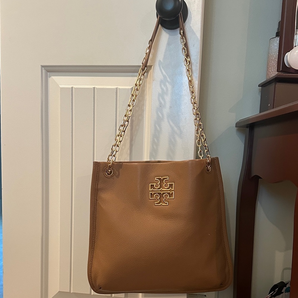 Tory Burch Britten Tan pebbled Leather Shoulder Bag with Gold Chain